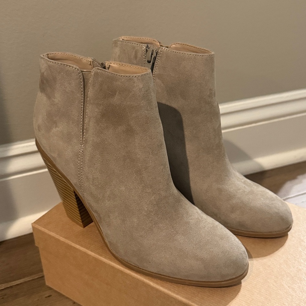 Banana Republic Gray Suede Ankle Boots